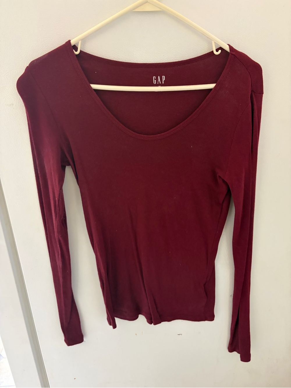 GAP Women's Long Sleeve Scoop Neck Top - Wine